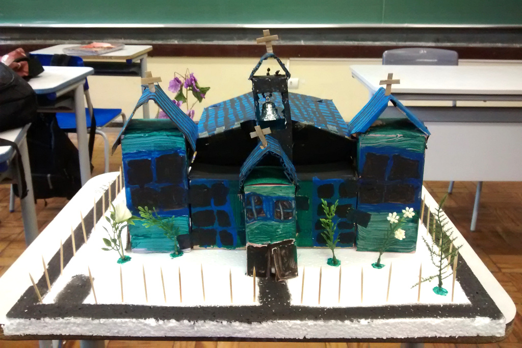 Trabalhos de estudantes do Colégio Estadual Bento Munhoz da Rocha Neto.