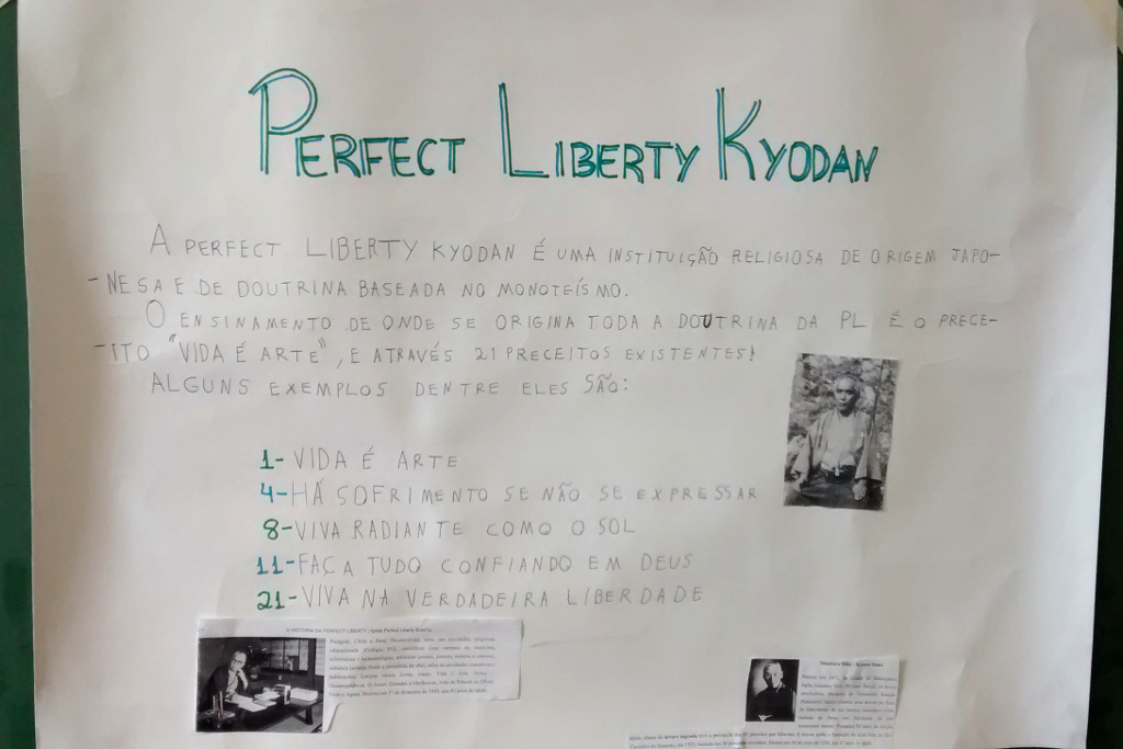 Trabalhos de estudantes do Colégio Estadual Leôncio Correia.