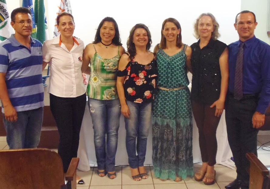 A Secretaria da Educação do Paraná vai expandir a oferta de cursos de Qualificação Profissional Básica na rede estadual de ensino por meio do Programa Nacional de Acesso a Educação Profissional e Emprego (Pronatec). Os cursos têm duração de dois a seis meses e estarão disponíveis em estabelecimentos que já ofertam educação profissional. Na foto, formatura de alunos do Pronatec no Colégio Estadual de Campo Mourão.