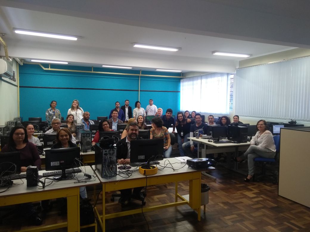 Profissionais trabalharam questões técnicas relacionadas ao uso do sistema, importância do combate ao abandono escolar e o papel da rede de proteção à criança e ao adolescente.