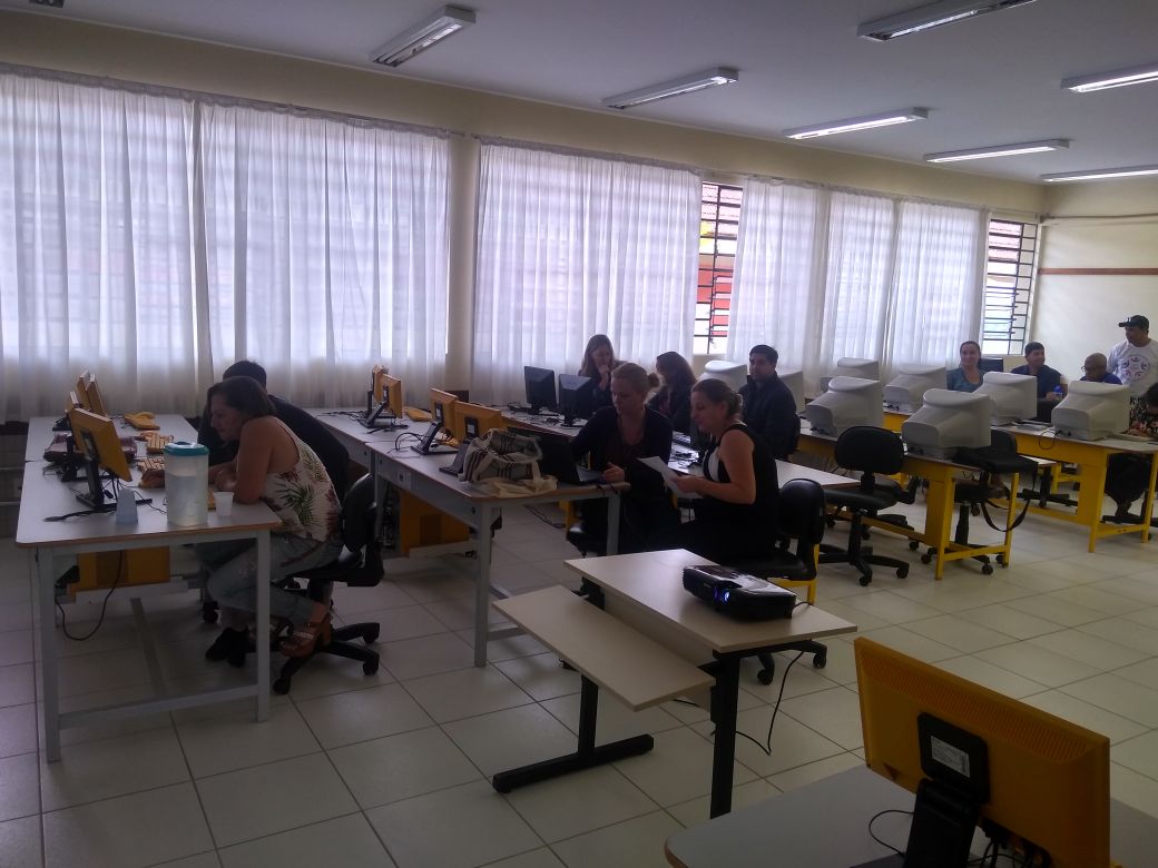 Profissionais trabalharam questões técnicas relacionadas ao uso do sistema, importância do combate ao abandono escolar e o papel da rede de proteção à criança e ao adolescente.