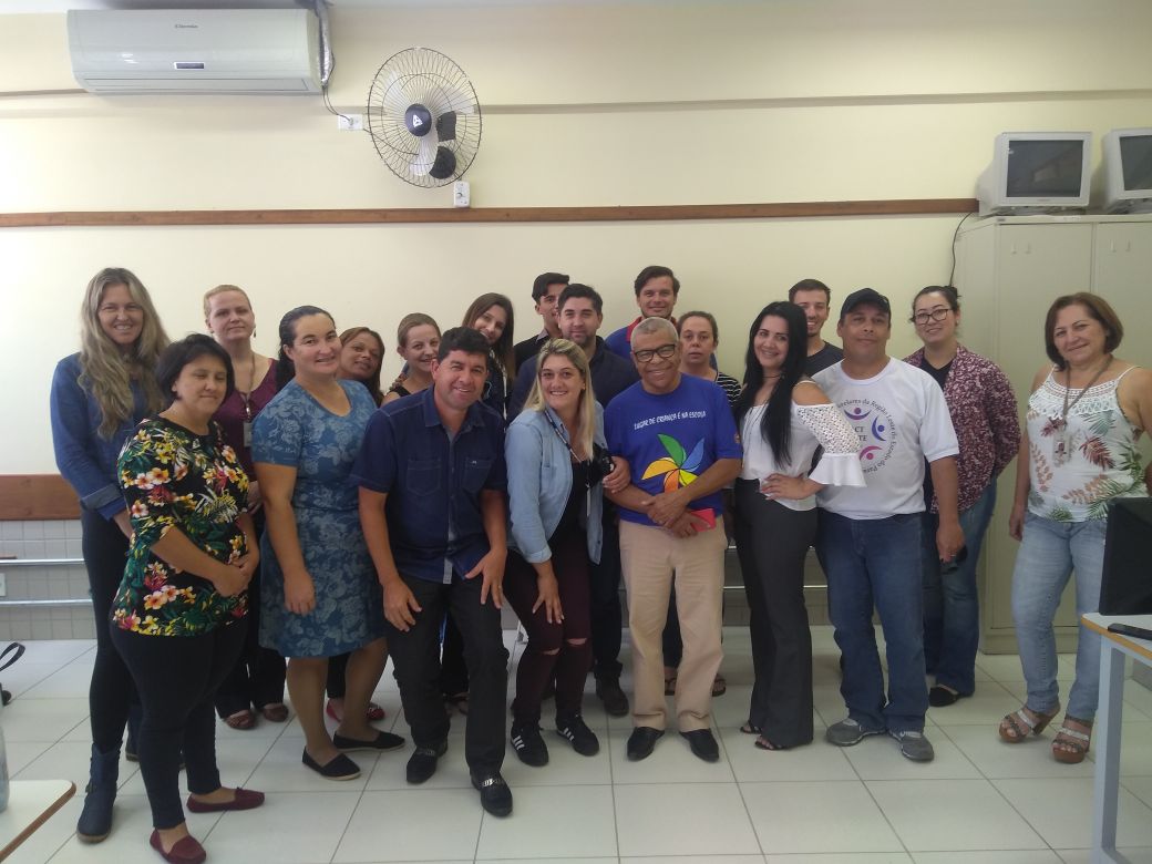 Profissionais trabalharam questões técnicas relacionadas ao uso do sistema, importância do combate ao abandono escolar e o papel da rede de proteção à criança e ao adolescente.