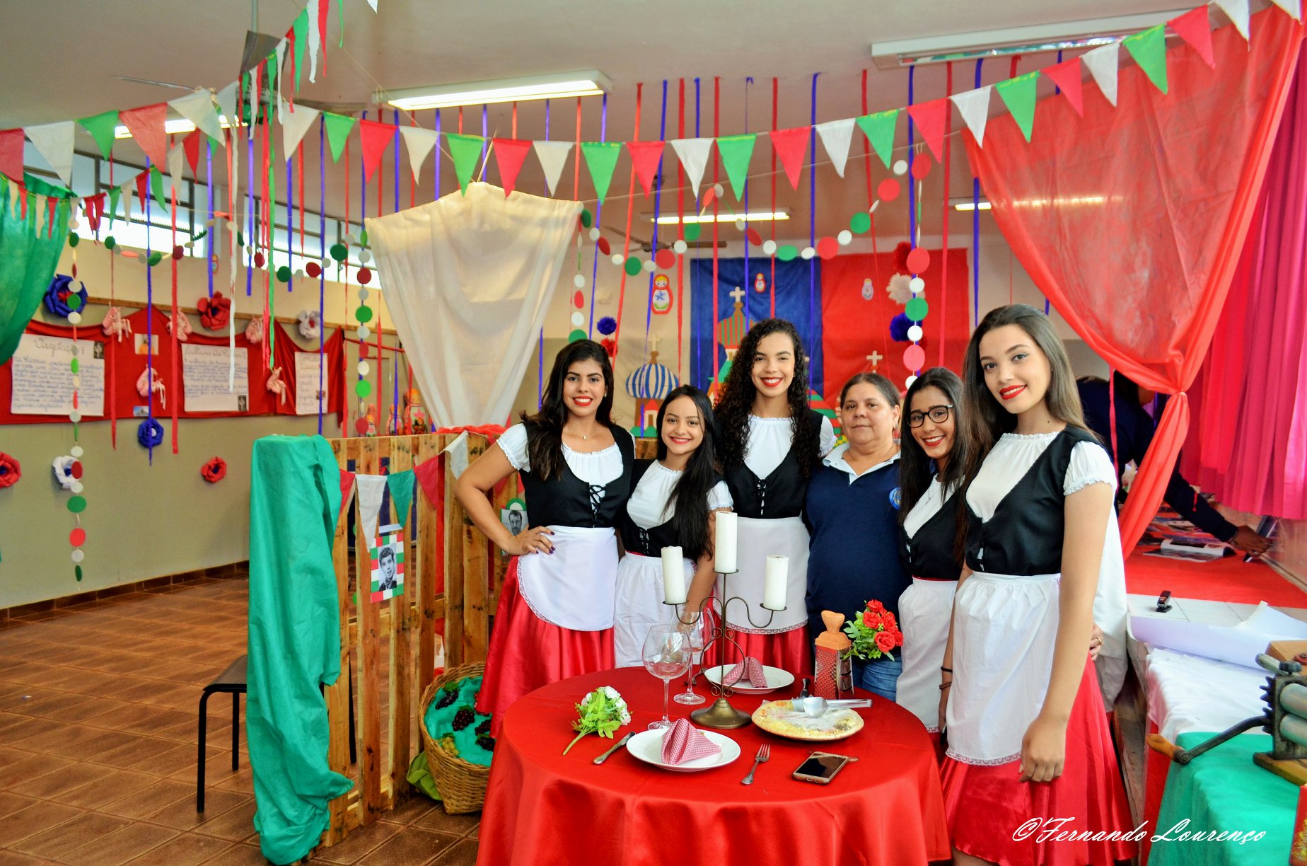 Pesquisa e apresentação tiveram como objetivo identificar e conhecer os povos que contribuíram para a formação da identidade cultural do Brasil.