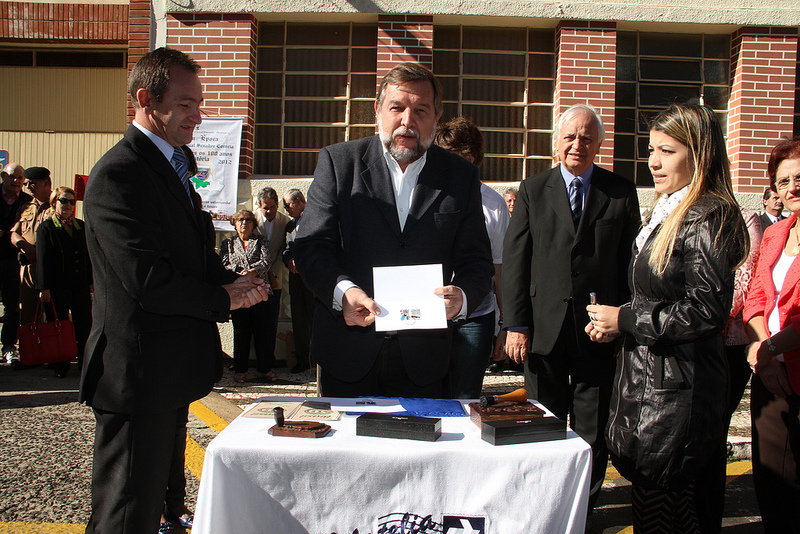 O Colégio Estadual Senador Correia foi uma das 17 escolas que receberam o Projeto Piloto de Descentralização de Recursos da Secretaria de Estado da Educação (SEED) em 2011.