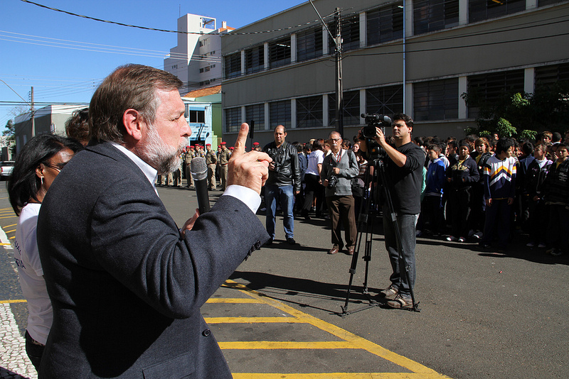Após a cerimônia de aniversário no Colégio Senador Correia, Arns visitou o Colégio Estadual Regente Feijó, Colégio Estadual Eugênio Malanski, Instituto de Educação,Colégio Estadual Ana Divanir Borato, Colégio Estadual Frei Doroteu e o Centro Pontagrossense de Reabilitação Auditiva e de Fala Geny Ribas (CEPRAF).