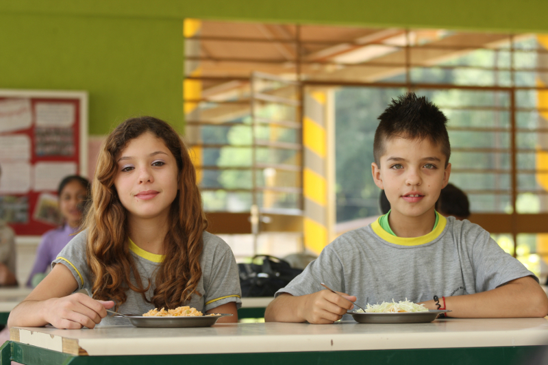 Governo distribui 5.000 toneladas de alimentos para escolas