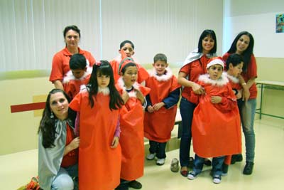 A Escola Estadual de Educação Especial Lucy Requião de Mello e Silva, de Curitiba, promoveu, na última sexta-feira (17), o encerramento de seu ano letivo com Auto de Natal e outras apresentações artísticas de 70 alunos. Estiveram presentes no evento representantes da Secretaria de Estado da Educação (SEED), familiares dos estudantes e incentivadores da escola.