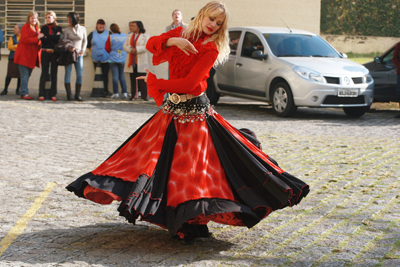 Dança cigana na Seed
