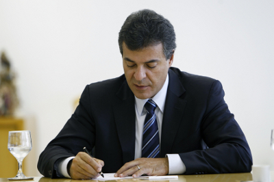 Richa autoriza pagamento de atrasados para 25 mil profissionais da educação