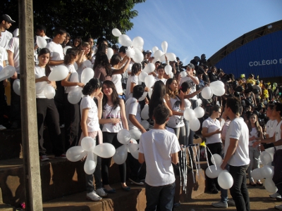 Alunos do Colégio Estadual Primo Manfrinato, de Cianorte