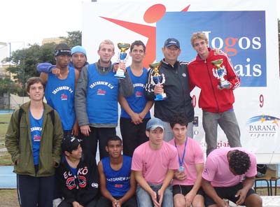 O Projeto Atletismo na Escola realizado pelo Colégio Estadual Profª Linda Salamuni Bacila, em Ponta Grossa, completa 10 anos.