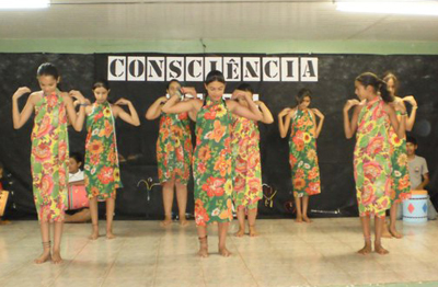 A dança tem mudado a vida de estudantes da Escola Estadual Jardim Universitário, em Goioerê. 