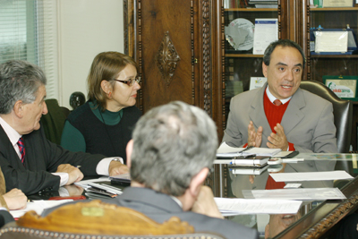 O diretor geral da Secretaria de Estado da Educação (Seed), Jorge Wekerlin, recebeu nesta sexta-feira (13) uma comitiva de autoridades francesas para discutir possíveis parcerias entre a pasta e o governo francês. 
