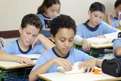 Nesta segunda-feira (18) é comemorado o Dia Nacional da Leitura Infantil no Brasil.