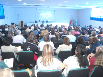 O Núcleo Regional de Educação de Maringá, nos dias 18 e 19 de maio, promove o 2º Seminário Integrador Descentralizado do Programa de Desenvolvimento Educacional (PDE).