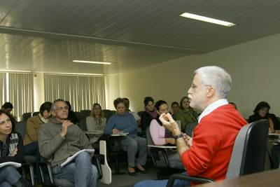 Os responsáveis pela elaboração da proposta da Seed para o Arranjo Educativo Local participaram nesta segunda-feira (23), em Curitiba, de palestra com o professor José Pacheco da Escola da Ponte, em Portugal.