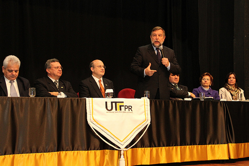 Na manhã desta segunda-feira (23), a UTFPR sediou a abertura do Fórum Estadual de Educação, que discute o Plano Nacional de Educação (PNE) 2011/2020.