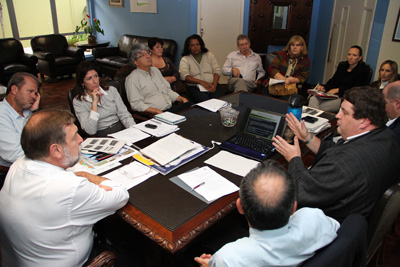 Governo vai retomar gestão do transporte escolar