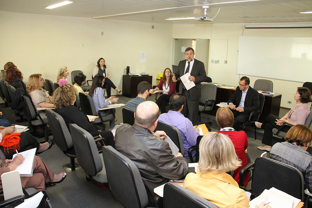 Evento aconteceu no auditório da SEED, em Curitiba, com a presença de representantes do Ministério da Educação.