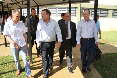 Flávio Arns reúne-se com diretores de escolas no oeste