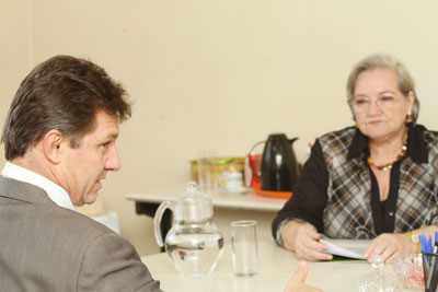 Suuperintendente gaúcho conhece experiências da SEED