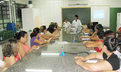 Colégio de Londrina promoveu na semana passada oficina de sabão ministrada por ex-aluno. 