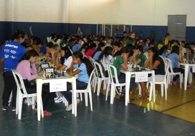 O Colégio Estadual Lourenço Filho, em Serra dos Dourados, distrito de Umuarama, recebeu na semana passada a 1ª etapa do 6° Circuito Regional de Xadrez Escolar.