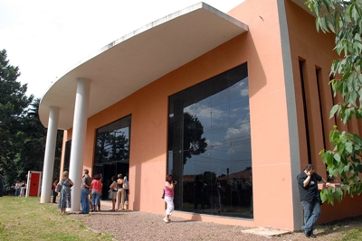 O governador Roberto Requião participou nesta quarta-feira (16) da inauguração da Biblioteca Multimídia e do Espaço Multiarte, na Secretaria de Estado da Educação (SEED) – Sede Boqueirão, em Curitiba. 