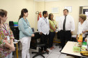 Ainda no Norte do Paraná, o vice-governador visitou as instalações do Núcleo Regional de Educação de Londrina. A chefe do núcleo, professora Lucia Cortez (última à direita), agradeceu a visita do governador. “É importante que ele tenha esse contato para conhecer os nossos setores e o trabalho que desenvolvemos na região. Isso dá força e valoriza os profissionais”, afirmou.