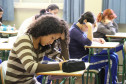 Alunos do terceiro ano do Ensino Médio do Colégio Estadual do Paraná fazendo a prova do Sistema de Avaliação da Educação Básica do Paraná.