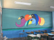 Projeto Cores no Dia a Dia do Colégio Estadual Olavo Bilac mobiliza alunos na pintura de murais baseados em obras famosas nas salas de aula.