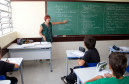 04-03-13 - Escola Estadual Geraldina da Mota em Campo Largo no bairro Ferraria, professora em sala de aula.