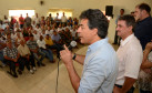 Goevernador Beto Richa com o prefeito de Miraselva, João Marcos Ferrer, durante solenidade onde libera investimentos para reparos em escolas estaduais.
Miraselva, 02/05/2013.