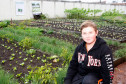 20-06-13 - Colegio Estadual Ipe em Sao Jose dos Pinhais, Colegio implanta sistem sustentavel com horta, arvores, jardim, radio escola, na foto o aluno Leonardo Scorsi.  