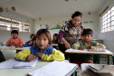 A Secretaria de Estado da Educação ampliou número de atendimento aos alunos das comunidades indígenas no Paraná. Em 2011, a rede estadual tinha 3.674 alunos matriculados e neste ano são quase 4.500 estudantes, de 35 comunidades de várias regiões do Estado. Na foto, alunos da  Escola Indígena Valdomiro P. de Lima, da Aldeia Pinhal. em Espigão Alto do Iguaçu.