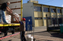 Entrega de merenda escolar no Colegio Estadual Campos Sales, em Campina Grande do Sul, 09/10/2013.