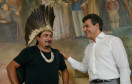 Governador Beto Richa recebe grupo de caingangues da aldeia Apucaraninha, localizada entre Londrina e o rio Tabagi, no Norte do Estado. Participaram do encontro, a secretária estadual da Família e Desenvolvimento Social, Fernanda Richa, o diretor-presidente da Cohapar, Mounir Chaowiche e o assessor especial para Assuntos Fundiários, Hamilton Seriguelli. Curitiba, 21/10/2013.
Curitiba, 21/10/2013.
Foto: Antonio Costa/ANPr