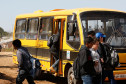 Governo aumenta o repasse de verba para o transporte escolar, na foto ônibus e alunos da cidade de Pinhão. 21-08-13.