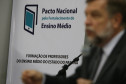 No Paraná, o Pacto terá a participação das sete universidades estaduais e das duas federais. O envolvimento acontecerá por meio do Fórum de Apoio à Formação Docente, que reúne universidades e também as Secretarias da Educação (Seed) e da Ciência, Tecnologia e Ensino Superior (Seti). <br />
<br />
Veja mais fotos em: <a href=" http://www.flickr.com/photos/flavioarns/sets/72157643217792943/" target="_blank"> http://www.flickr.com/photos/flavioarns </a>