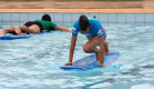 Aula de Surf na piscina do Colégio Estadual do Paraná. 09-04-14. Foto: Hedeson Alves