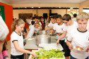 Junto com as 3,2 mil toneladas de alimentos, a equipe de nutricionistas da Secretaria da Educação encaminhará sugestões de cardápio. Colégio Estadual Rocha Pombo, em Capanema. 13-05-14.