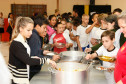 Junto com as 3,2 mil toneladas de alimentos, a equipe de nutricionistas da Secretaria da Educação encaminhará sugestões de cardápio. Colégio Estadual Rocha Pombo, em Capanema. 13-05-14.