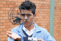 Drones com vôos controlados por rádio e robôs andando em trilhos e cordas marcaram o Primeiro Desafio de Robótica, realizado nesta quarta-feira (28) pelo Centro Estadual de Educação Profissional Pedro Boaretto Neto, em Cascavel, na região Oeste do Estado, aluno Gabriel pilota drone. 28-05-14.  