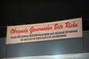 O governador Beto Richa assinou nesta sexta-feira (30/05) a ordem de serviços para início das obras de reforma do Colégio Estadual Rui Barbosa, a mais antiga e tradicional escola de Jacarezinho, no Norte Pioneiro. Ele ressaltou que mais de 3 mil colégios estaduais estão passando por reforma ou ampliação. “Isso demonstra o nosso compromisso por uma educação de qualidade, como é aqui em Jacarezinho, com a reforma de um dos mais tradicionais colégios do Paraná”, afirmou.