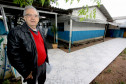Colégio Estadual Padre Antonio Vieira, em São José dos Pinhais. O diretor Luiz Carlos Marques mostra a caixa de eletricidade e a calçada construída com os recursos do Fundo Rotativo.
São José dos Pinhais, 26/05/209.