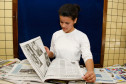 Natália Maria Chwarz, de 16 anos, do 1º ano, é uma das alunas que preferem a leitura das notícias. “Eu pego mais o jornal, uso pouco a internet. A nossa professora incentiva a gente a fazer vários projetos com a leitura. A internet é uma boa ferramenta, mas só isso não adianta. Gosto da banca. Aproveitamos a hora do recreio para ler. Os jornais também nos ajudam nos trabalhos escolares”, afirmou Natalia. 12-08-14.