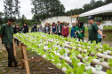 Cerca de 500 alunos do 9° ano de várias escolas da Região Metropolitana de Curitiba participaram nesta quarta-feira (5) da segunda edição do “Dia do Campo”, no Centro Estadual de Educação Profissional Newton Freire Maia, em Pinhais. Os estudantes foram acompanhados pelos pais e aproveitaram para conhecer e fazer as inscrições nos cursos oferecidos pela escola. A feira agrícola aconteceu em comemoração ao Dia do Técnico em Agropecuária.