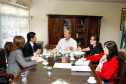 O secretário estadual da Educação, Paulo Schmidt, recebeu nesta segunda-feira (1), o professor Kenichi Sakai, supervisor educacional da secretaria municipal de Educação de Toyohashi, cidade japonesa da província de Aichi. Sakai elogiou a hora-atividade, que dá ao professor paranaense mais tempo para preparar as aulas.