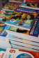As escolas estaduais do Paraná receberão os livros didáticos do Ensino Médio entre dezembro e fevereiro. Os livros são enviados diretamente pelo Ministério da Educação e a Secretaria de Estado da Educação alerta as escolas para conferirem o material no momento da entrega.