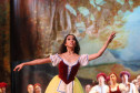 Escola Bolshoi do Brasil realiza apresentação exclusiva de balé para 2,4 mil alunos da rede pública em Curitiba.
